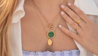 5-ways-to-pick-the-right-jewelry-for-your-outfit