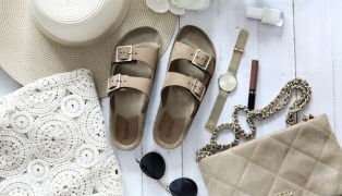 must-have-womens-flat-sandals-at-dsw